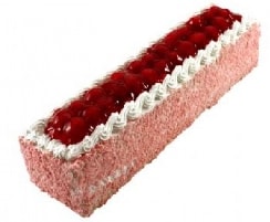 Sıcak Servis Tavsiyeli 4-6 Kişilik Çilekli Baton Yaş Pasta